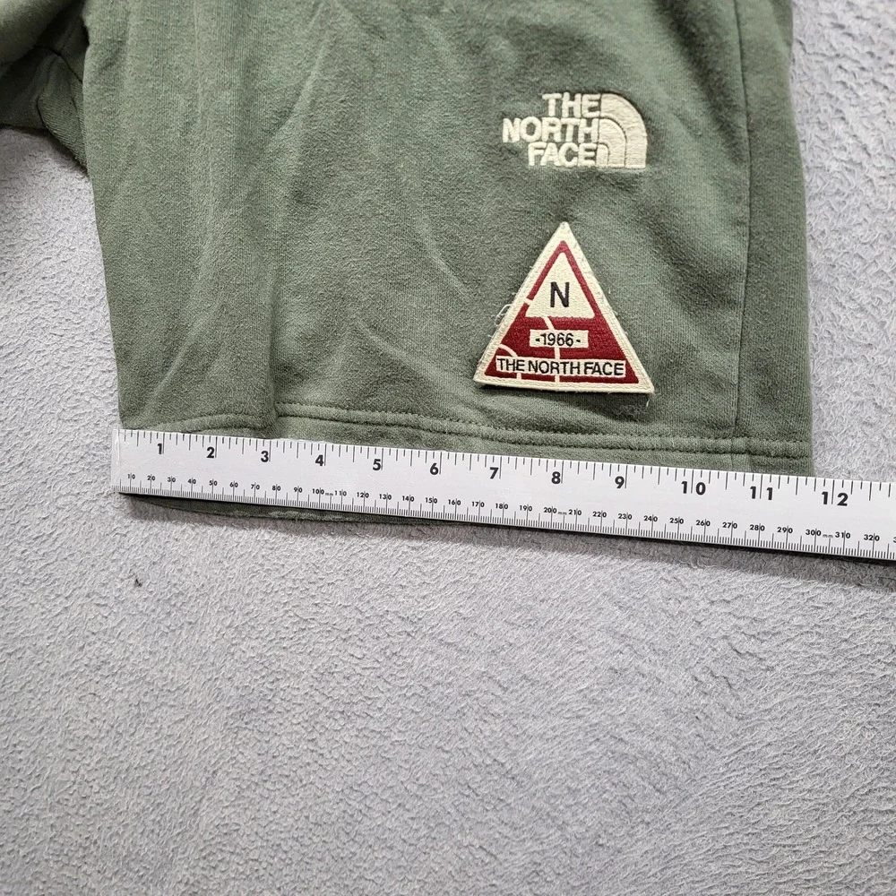 The North Face Men Activewear Shorts M Green Logo Embroidery Sweat Patch